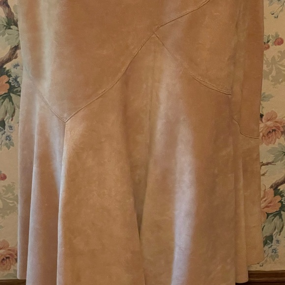 Vintage Ideology Suede Leather Skirt; Deep Beige W/Fitted Seams; Women's Size 8 - Picture 6 of 16